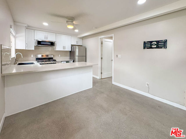 6802 E Huntdale Street, Long Beach CA: https://media.crmls.org/mediaz/3abf3a91-3894-4126-a394-2482640b027a.jpg