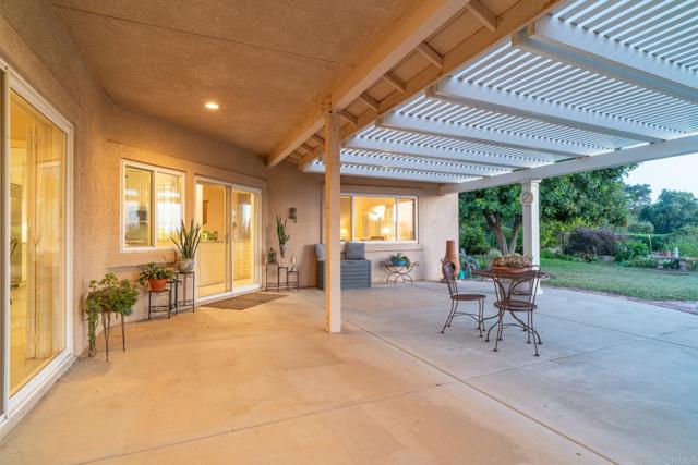 30646 Red Hawk Road, Valley Center CA: https://media.crmls.org/mediaz/3abf44a0-471c-414c-9c81-8e3ada44d688.jpg