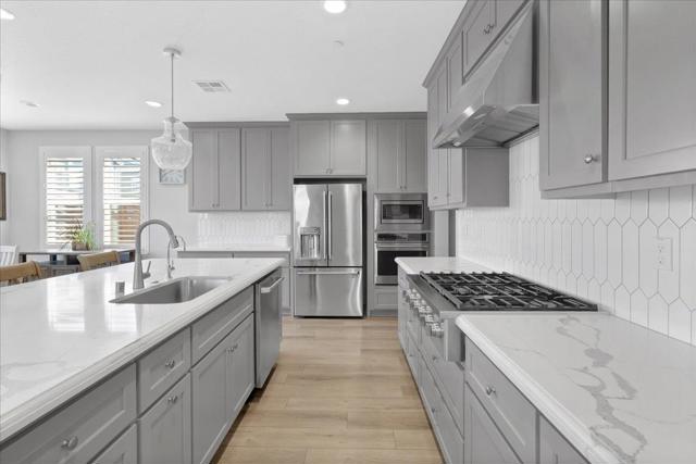 277 Skyview Drive, Marina CA: https://media.crmls.org/mediaz/3abf4cc2-571b-4c80-9a7b-bb0b32c9c471.jpg
