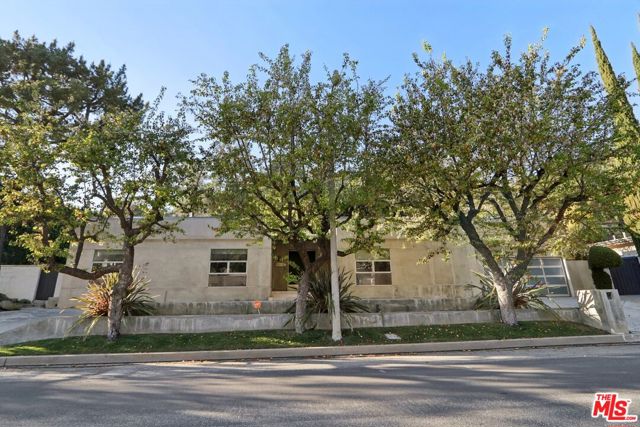 15539 Hamner Drive, Los Angeles CA: https://media.crmls.org/mediaz/3ac03f20-63ac-445c-9f09-960391124213.jpg