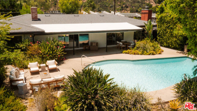 2700 Carmar Drive, Los Angeles CA: https://media.crmls.org/mediaz/3ac04fd9-b6b3-444f-99bb-5add244f1fcc.jpg