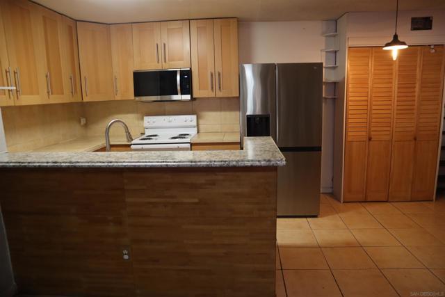 Image 23 of 41 For 3549 Castle Glen Dr  119