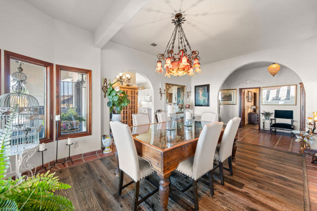 Arched Entry To Dining Room