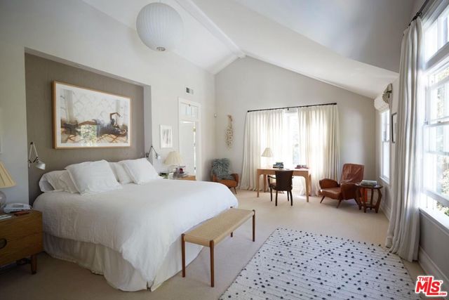 2121 Trently Lane,  CA: https://media.crmls.org/mediaz/3ac1b5d4-7bed-4344-a36c-08c83ac29619.jpg