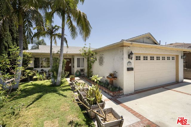 700 S Plymouth Place, Anaheim CA: https://media.crmls.org/mediaz/3ac1f6eb-c995-4e95-8914-bac4b07f5a30.jpg