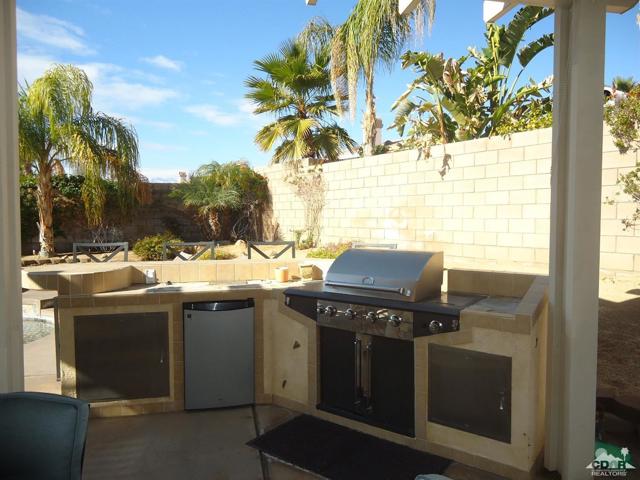43541 Parkway Esplanade E, La Quinta CA: https://media.crmls.org/mediaz/3ac224be-d8d1-47c7-8fd5-8b7cb80f0cc9.jpg