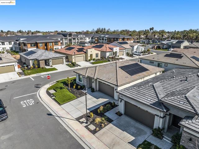 102 Coral St, Brentwood CA: https://media.crmls.org/mediaz/3ac2546c-34d3-458d-b4ca-9badcbc826b4.jpg