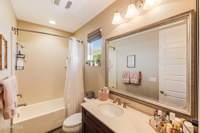 13170 Bent Grass Place, Moorpark CA: https://media.crmls.org/mediaz/3ac28c70-804f-4913-806e-e923df50674f.jpg