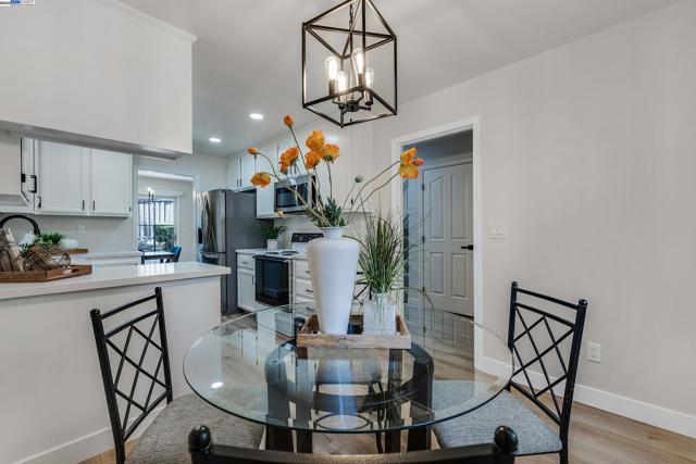 32 Maximo Ct, Danville CA: https://media.crmls.org/mediaz/3ac29bd4-b23a-4bf4-b744-5e2ffc5bb85a.jpg