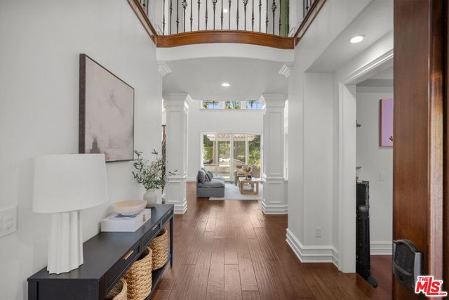 638 Oak Tree Court, Simi Valley CA: https://media.crmls.org/mediaz/3ac2aed3-5a21-40dd-8a7b-cac65bd840cf.jpg