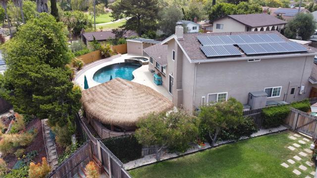 5865 Snowbond Ct, San Diego CA: https://media.crmls.org/mediaz/3ac2c41a-cb62-493d-8f12-2ba1ac2c19c9.jpg