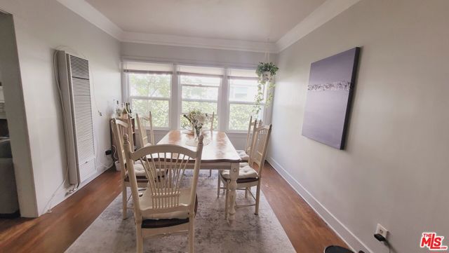 5409 Russell Avenue, Los Angeles CA: https://media.crmls.org/mediaz/3ac2f109-991e-49ea-9486-1b7990e1c293.jpg