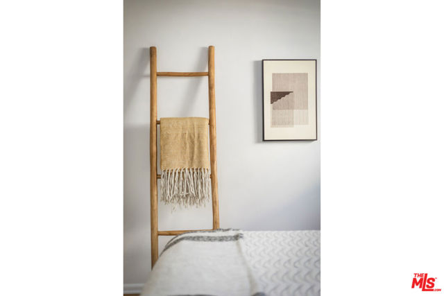 122 Thornton Place, Venice CA: https://media.crmls.org/mediaz/3ac357c0-5297-4438-a14c-400f6627e303.jpg