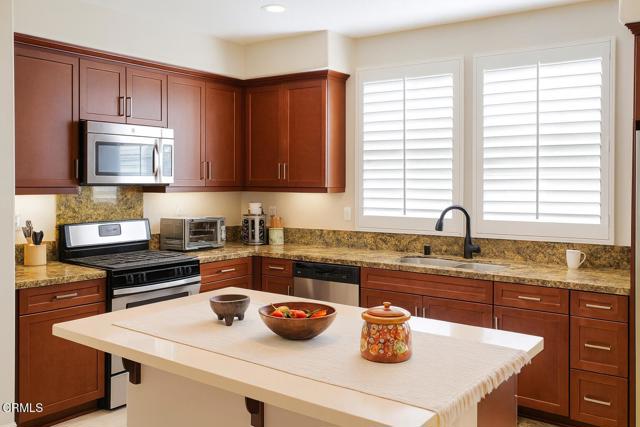 Detail Gallery Image 10 of 18 For 3661 Islander Walk, Oxnard,  CA 93035 - 3 Beds | 3/1 Baths