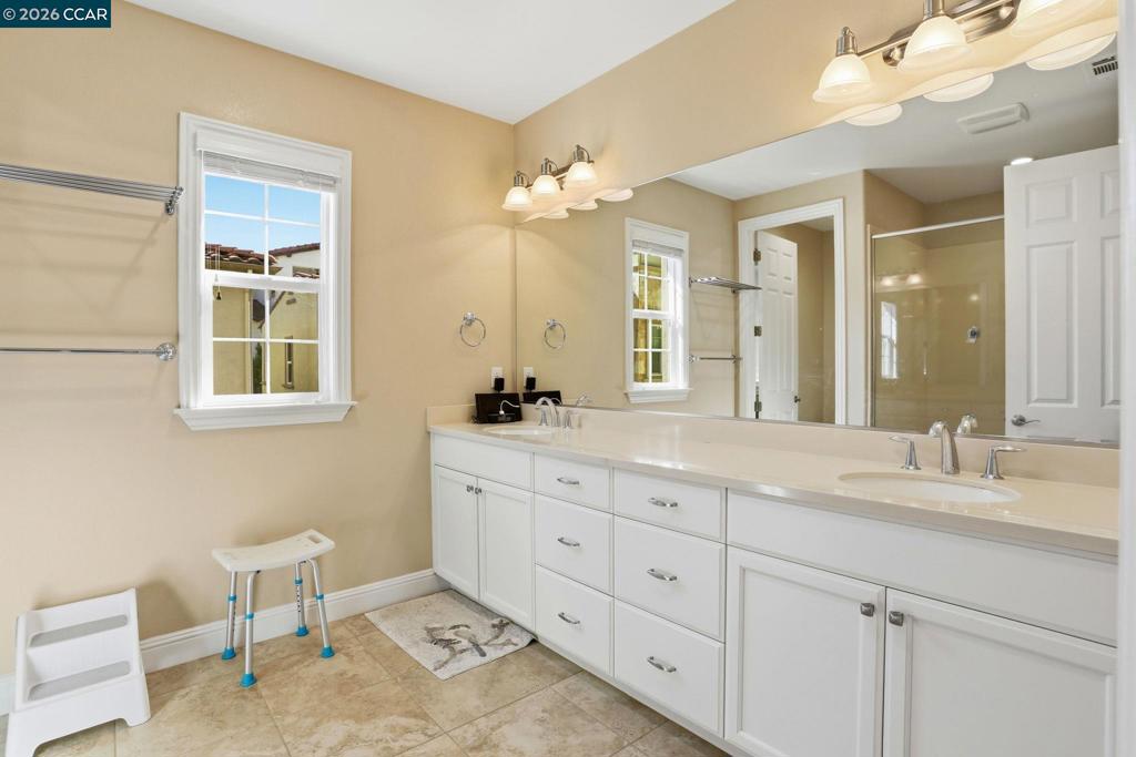 https://media.crmls.org/mediaz/3ac3c756-22a4-46db-b242-0f576d69e3b2.jpg?preset=X-Large