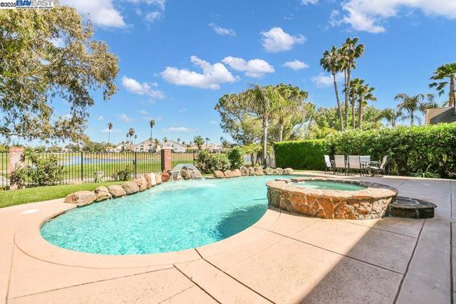 5160 Edgeview Dr, Discovery Bay CA: https://media.crmls.org/mediaz/3ac46508-848f-424e-a78e-150811e7eb6a.jpg