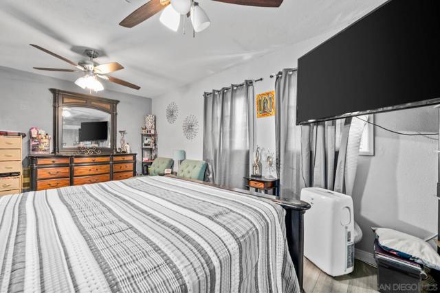 124 E View St, Fallbrook CA: https://media.crmls.org/mediaz/3ac4b532-5cb4-434f-a412-0f608ff47554.jpg