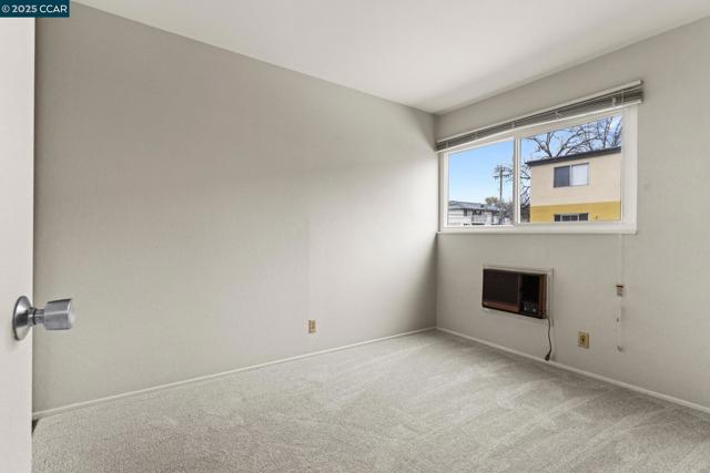 1560 Pine St, Concord CA: https://media.crmls.org/mediaz/3ac4f40c-076b-4af4-8d44-0a8fbe0eda34.jpg