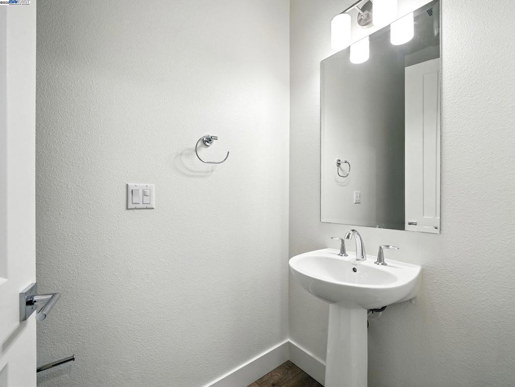 https://media.crmls.org/mediaz/3ac595af-9cfa-450c-8566-5c3b9da79287.jpg?preset=X-Large