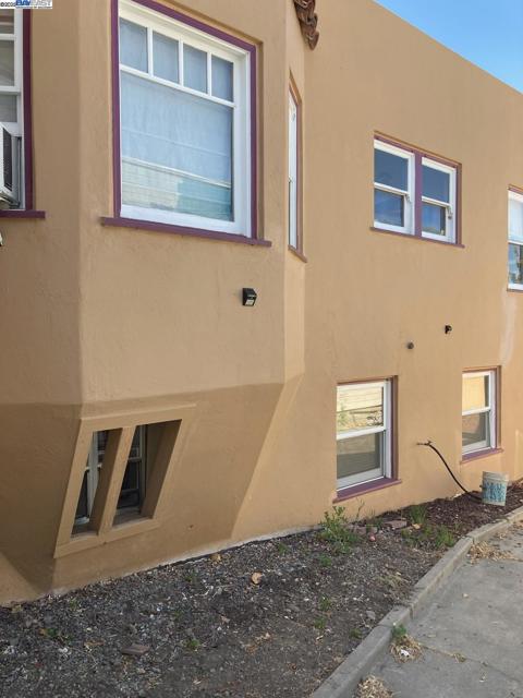 22234 Prospect St, Hayward CA: https://media.crmls.org/mediaz/3ac5a4be-8322-4409-bd8c-e2475cb2537a.jpg
