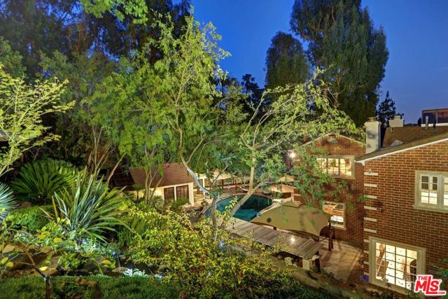 725 N Faring Road, Los Angeles CA: https://media.crmls.org/mediaz/3ac5a584-e5fa-4377-8612-50cabb83acea.jpg