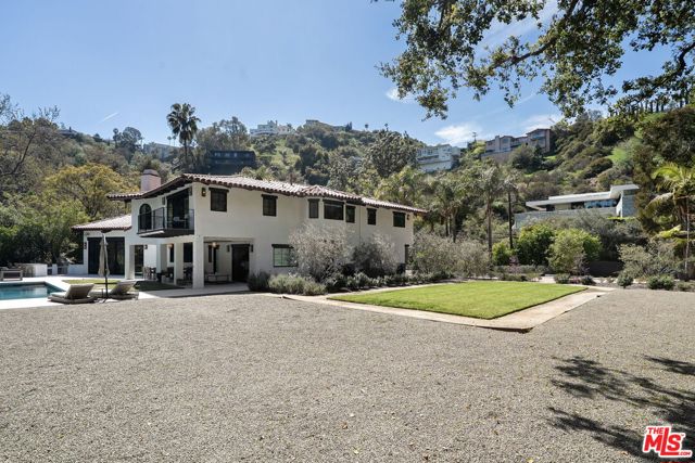 7651 Willow Glen Road, Los Angeles CA: https://media.crmls.org/mediaz/3ac66bdf-f3c6-40a4-ac81-c89ee55b3e0d.jpg