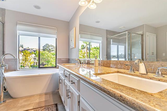 4001 W Lakeshore Dr, San Ramon CA: https://media.crmls.org/mediaz/3ac6caf4-105d-4a0a-8e50-9f3dd9dca541.jpg