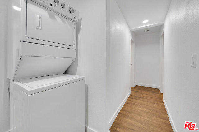 1286 W 39th Place, Los Angeles CA: https://media.crmls.org/mediaz/3ac6ee5d-e4fe-483b-acca-d24a85a62b5e.jpg