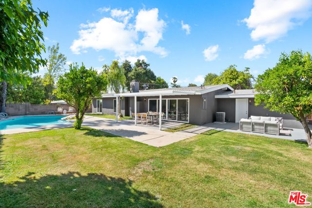 22946 Brenford Street, Woodland Hills CA: https://media.crmls.org/mediaz/3ac70bbd-5feb-4d9e-9743-97772d6b529e.jpg