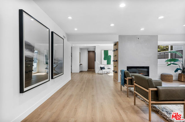 418 N Bowling Green Way, Los Angeles CA: https://media.crmls.org/mediaz/3ac719cb-78b4-41ff-b538-98dffd0ea70b.jpg