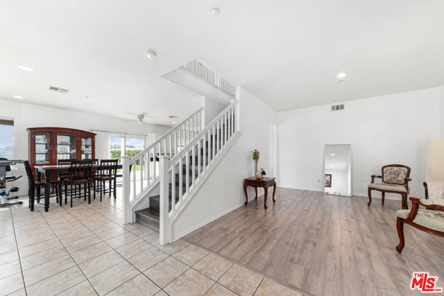 13041 Mesa Verde Way, Sylmar CA: https://media.crmls.org/mediaz/3ac7ba98-151a-4648-bd50-c9f11960f8f8.jpg