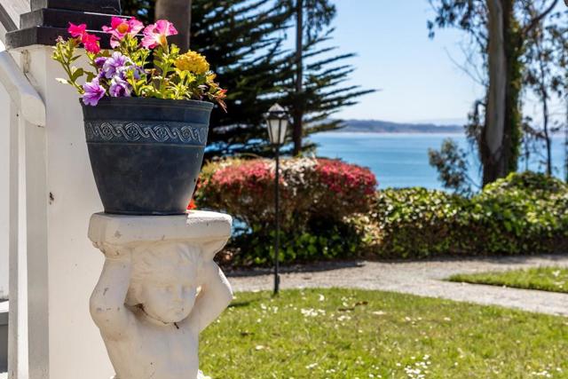 620 El Salto Drive, Capitola CA: https://media.crmls.org/mediaz/3ac7c0d4-2b64-44bb-8b1e-2aa41ddbd43b.jpg