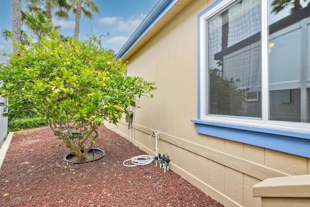 6496 Friendly Place, Carlsbad CA: https://media.crmls.org/mediaz/3ac811d8-6ee5-44d9-965b-3a3801ff0f8c.jpg
