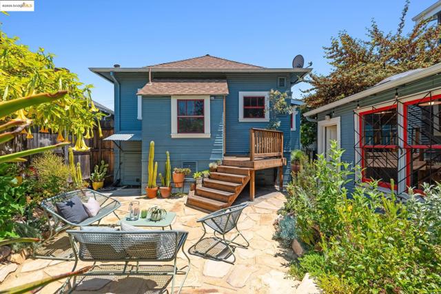 6521 Herzog St, Oakland CA: https://media.crmls.org/mediaz/3ac842f9-87a8-4439-a2e7-a99d3af7a8f4.jpg