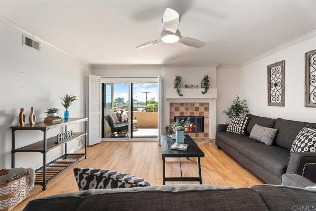 Detail Gallery Image 4 of 28 For 6960 Hyde Park Dr #4,  San Diego,  CA 92119 - 2 Beds | 2 Baths