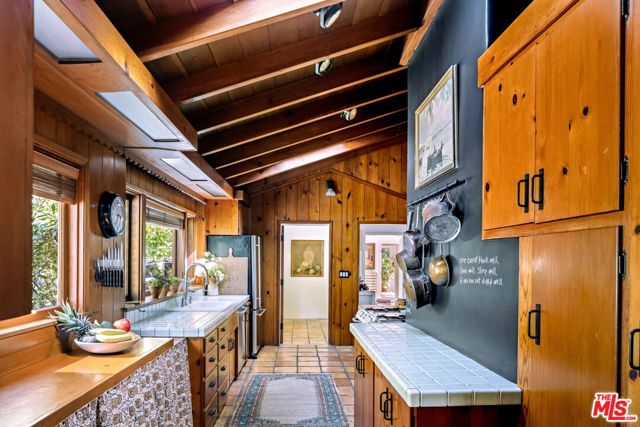 2415 Castilian Drive, Los Angeles CA: https://media.crmls.org/mediaz/3ac8e975-1de9-4631-adfc-3a2f7decee39.jpg