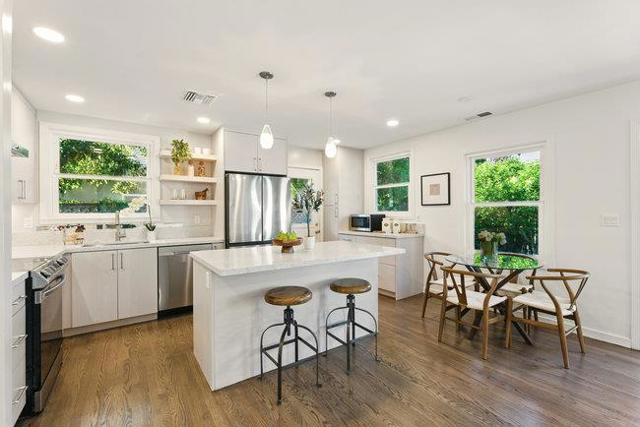 843 15th Avenue, Menlo Park CA: https://media.crmls.org/mediaz/3ac907e6-dff5-41f5-94af-6494789eab47.jpg