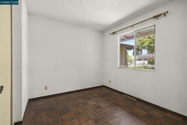 2054 Newton Way, Concord CA: https://media.crmls.org/mediaz/3ac99dfb-dbfe-4ed6-8fab-e44f0260a540.jpg
