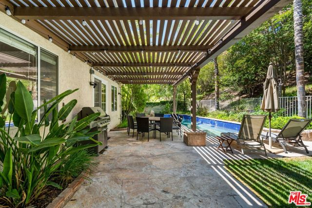 25547 Clemens Court, Stevenson Ranch CA: https://media.crmls.org/mediaz/3aca5f19-4a1b-444e-b693-aacf7db59a83.jpg
