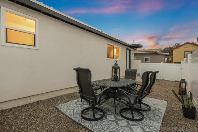 3195 Juniper St, San Diego CA: https://media.crmls.org/mediaz/3acaaa42-1530-49de-bc39-a6fae986d624.jpg