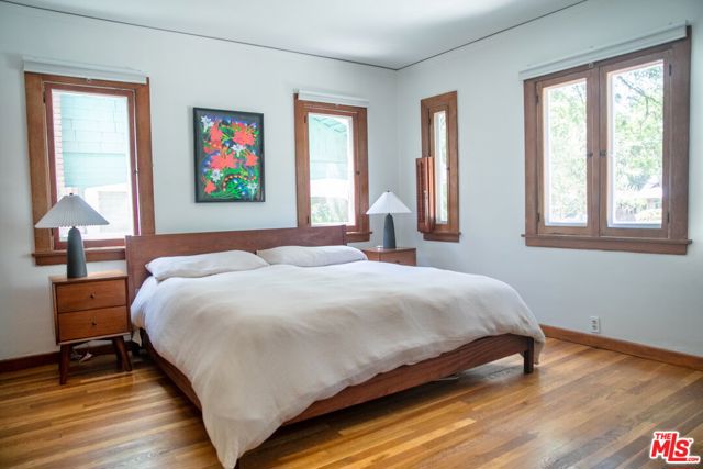 898 N Chester Avenue, Pasadena CA: https://media.crmls.org/mediaz/3acac90b-9753-4175-857e-4bb29887482e.jpg