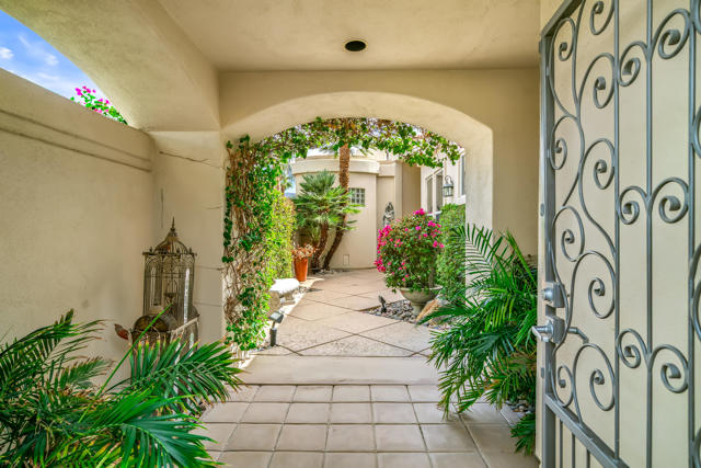 75063 Spyglass Drive, Indian Wells CA: https://media.crmls.org/mediaz/3acaf7e9-89bc-42fa-8ace-f9046f3190fe.jpg