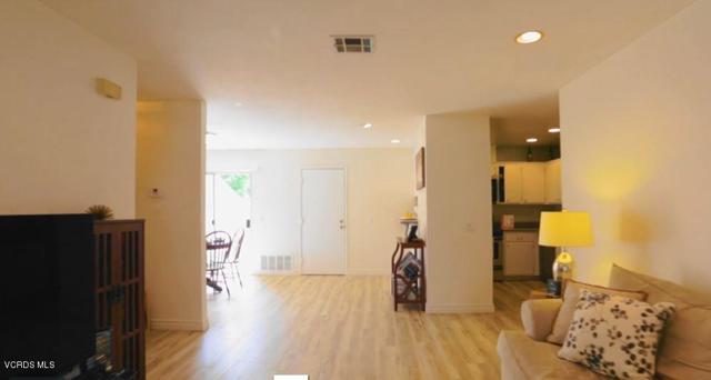 Detail Gallery Image 6 of 25 For 15218 Campus Park Dr #B,  Moorpark,  CA 93021 - 2 Beds | 2 Baths