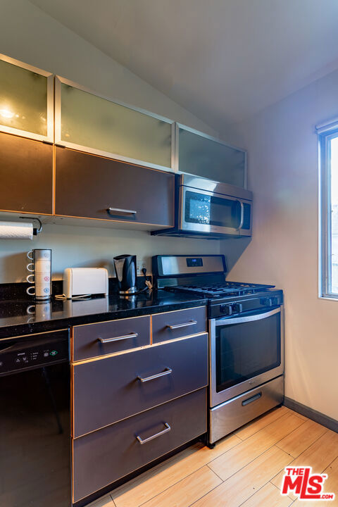 1466 S Canfield Avenue, Los Angeles CA: https://media.crmls.org/mediaz/3acbdacd-1c58-4e7c-b99c-69656cb74af4.jpg