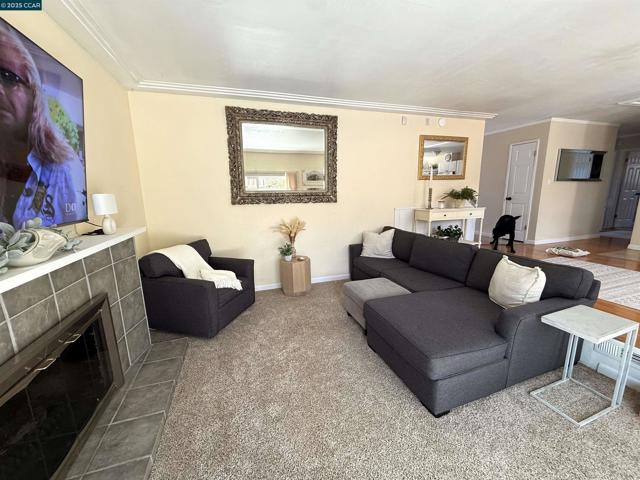 2279 Saint George Dr, Concord CA: https://media.crmls.org/mediaz/3acbdc6a-3339-4e9a-8d31-10d180ec7a20.jpg