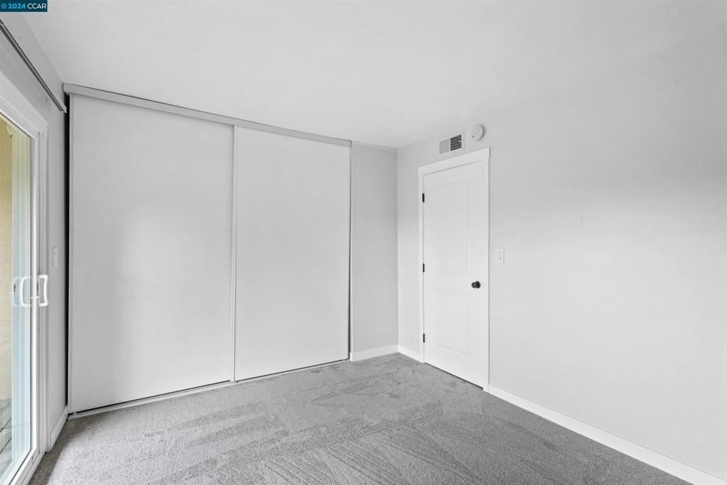 https://media.crmls.org/mediaz/3acc1f0b-d014-4d1c-a081-78dc84b7a1d7.jpg?preset=X-Large
