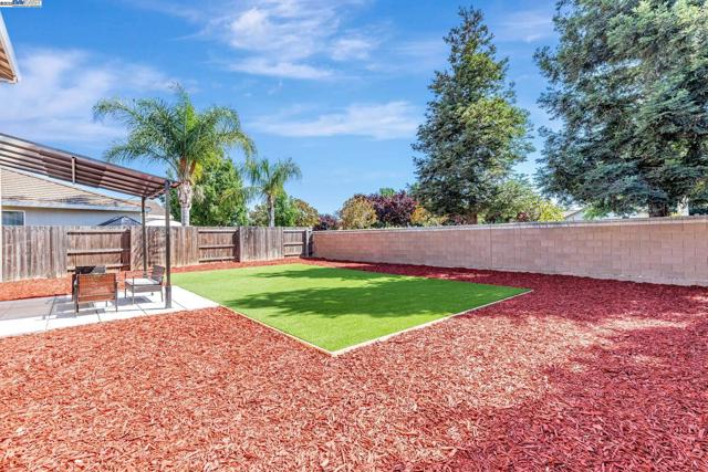 113 Silver Bell Way, Oakley CA: https://media.crmls.org/mediaz/3accbed8-5c73-444f-a19f-8872ada78d47.jpg