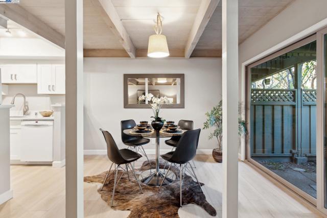 278 Monroe Dr., Mountain View CA: https://media.crmls.org/mediaz/3accf268-026f-42a2-ad3f-b7de33ba3f2b.jpg
