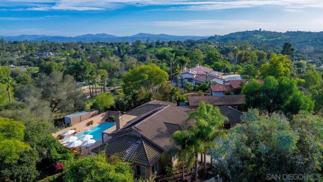 1195 Via Encinos, Fallbrook CA: https://media.crmls.org/mediaz/3acd01a2-9dd3-4dc1-b48b-d47b2aa9469b.jpg