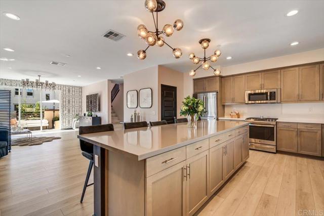 Detail Gallery Image 10 of 35 For 6124 Colt Pl #101,  Carlsbad,  CA 92009 - 3 Beds | 2/2 Baths